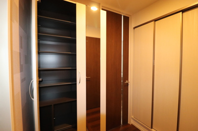 【玄関】 | ルミナス和白 | 301玄関