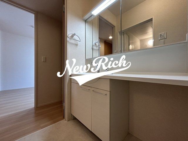 前橋市元総社町３丁目のアパートの独立洗面台