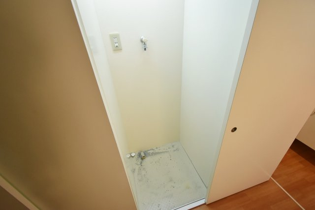 C4 koshien eastの設備|室内洗濯パン