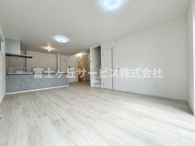 【居間・リビング】 | 静岡市駿河区南安倍3丁目 2期 新築一戸建て 1号棟 | リビングダイニングです