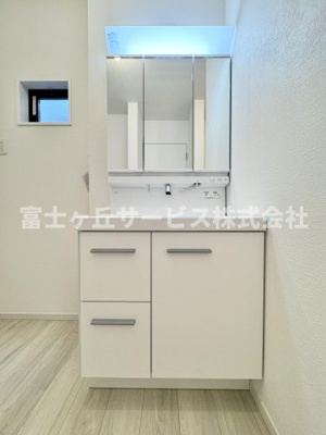 【独立洗面台】 | 静岡市駿河区南安倍3丁目 2期 新築一戸建て 1号棟 | 朝の身支度に便利な独立洗面台です