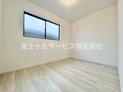 【洋室】 | 静岡市駿河区南安倍3丁目 2期 新築一戸建て 1号棟 | 使いやすい洋室です