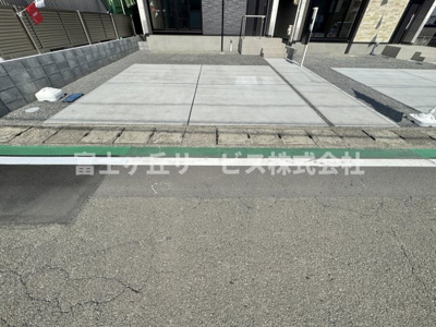 【駐車場】 | 静岡市駿河区南安倍3丁目 2期 新築一戸建て 1号棟 | 車種により2台駐車可能です