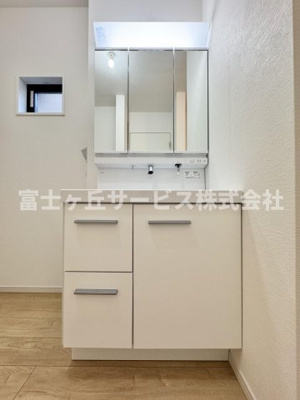 【独立洗面台】 | 静岡市駿河区南安倍3丁目 2期 新築一戸建て 2号棟 | 朝の身支度に便利な独立洗面台です