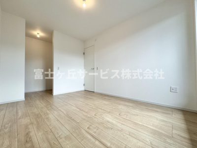【寝室】 | 静岡市駿河区南安倍3丁目 2期 新築一戸建て 2号棟 | 落ち着いて過ごせる寝室です