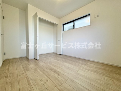 【子供部屋】 | 静岡市駿河区南安倍3丁目 2期 新築一戸建て 2号棟 | 子供部屋としても使える洋室です