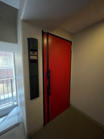 Verona府中Lussoのエントランス