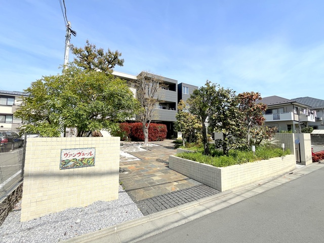 ヴァンヴェール西館のエントランス|★閑静な住宅街★