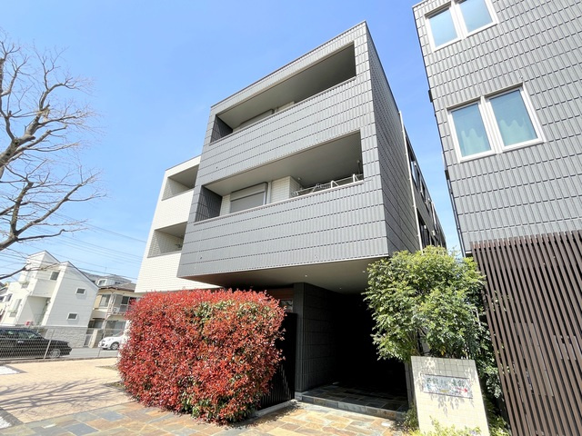 ヴァンヴェール西館の外観|★入居後安心の24時間サポート★