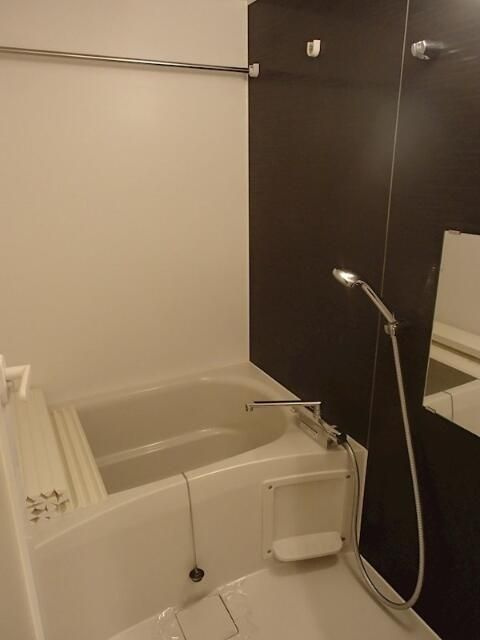 クラストガーデンⅢの浴室