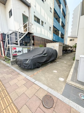 久留米市小頭町の賃貸マンションの駐車場