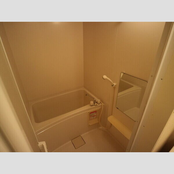 シャトルウエストの浴室