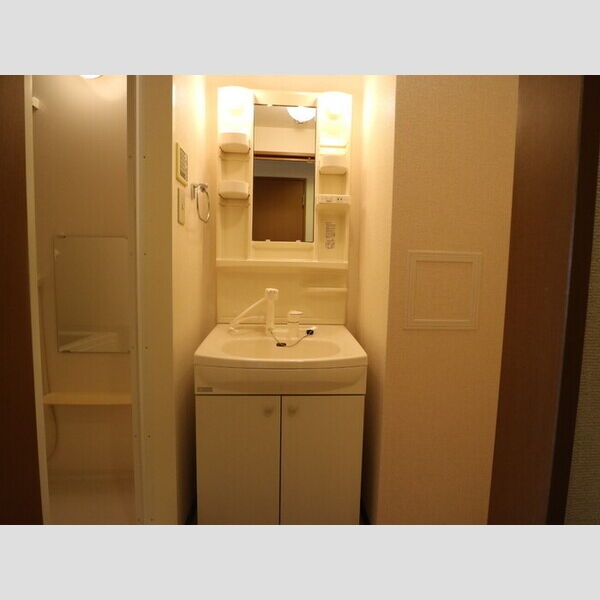 シャトルウエストの洗面所