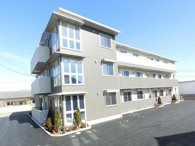 Ｆａｍｉｌｌｅ Ｍａｅｂａｓｈｉ