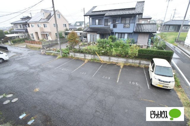 ハイツ原之郷の駐車場