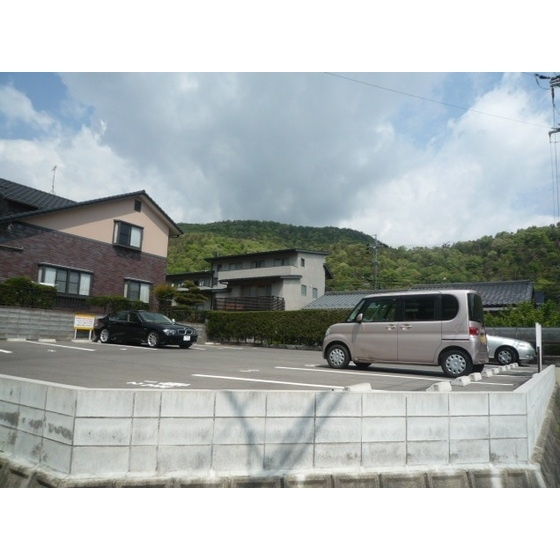 尾崎北町２丁目駐車場の外観