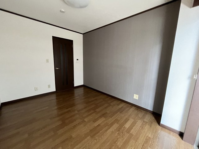 【洋室】 | 中央ハイツ | アクセントクロスがございます