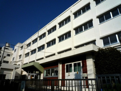 横浜市立川上小学校まで950m