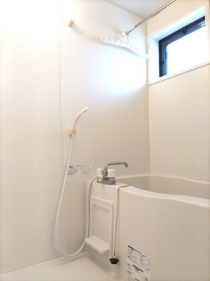 浴室乾燥機、窓付きバスルーム