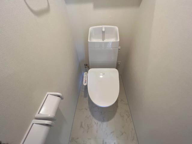 レヴメゾン神山弐番館のトイレ|シャワー付トイレ