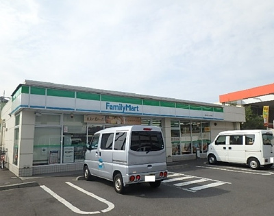 ファミリーマート泉かまくらみち店まで150ｍ