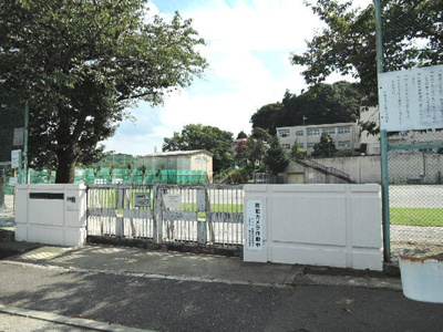 町田市立三輪小学校まで550m
