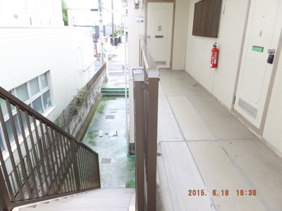 玄関側共用廊下