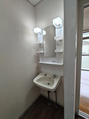 ★朝の準備に便利な洗面台あり★