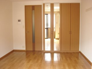 【内装】 | タックシュトラーゼ | 洋室