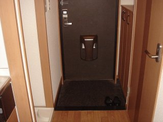 【玄関】 | タックシュトラーゼ | 玄関