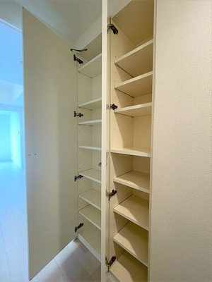 【収納】 | ビバリーホームズ板橋本町 | 廊下　収納部　※2022年8月撮影の写真