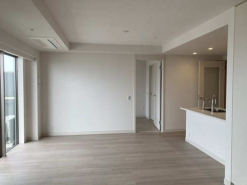 グランドメゾン新梅田タワーザ・クラブレジデンスの居間・リビング|ＬＤＫ約２０．４畳　※前回募集時／２０２４年１０月の写真