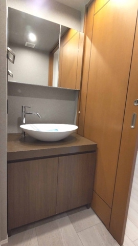 新品家具付きマンション新川10（KaGood東京）の独立洗面台