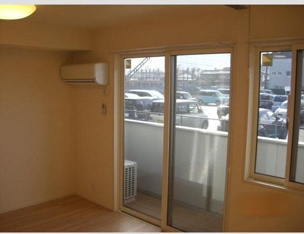 CERCATORE(チェルカトーレ)の居間・リビング