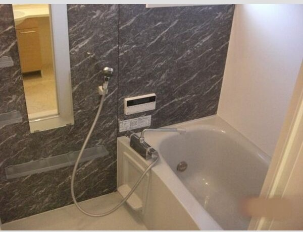 CERCATORE(チェルカトーレ)の浴室