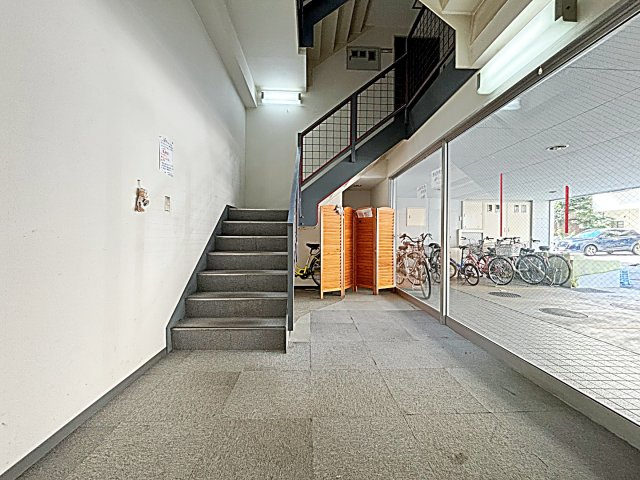 ホシオウビルのエントランス