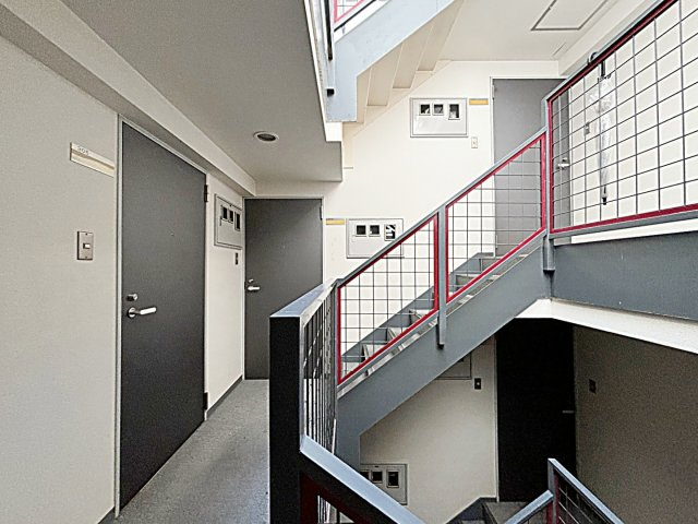 ホシオウビルの玄関