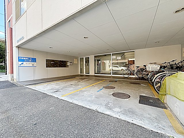 ホシオウビルの駐車場