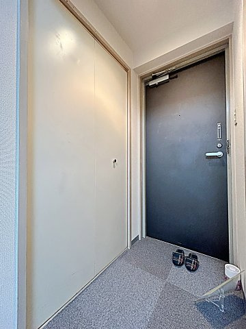 ホシオウビルの玄関