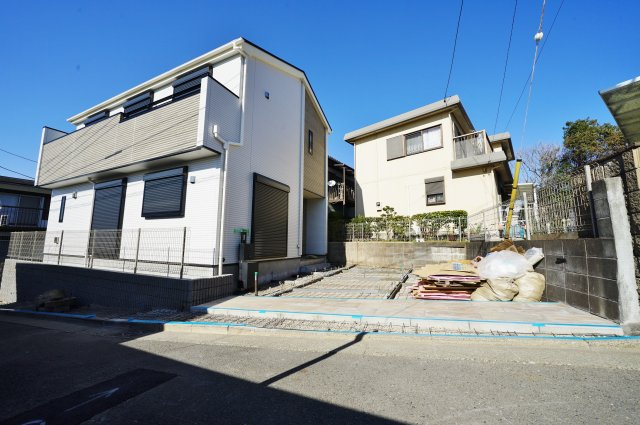 【横浜市保土ケ谷区仏向町1007新築戸建て】★仲介手数料無料★（初音が丘小学校・橘中学校）