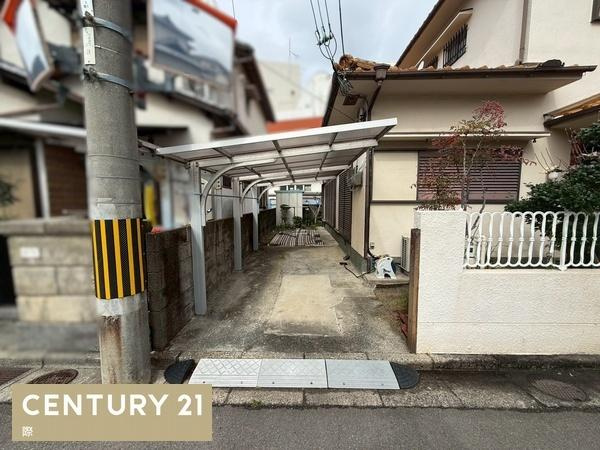 和歌山市和歌川町　中古戸建の駐車場