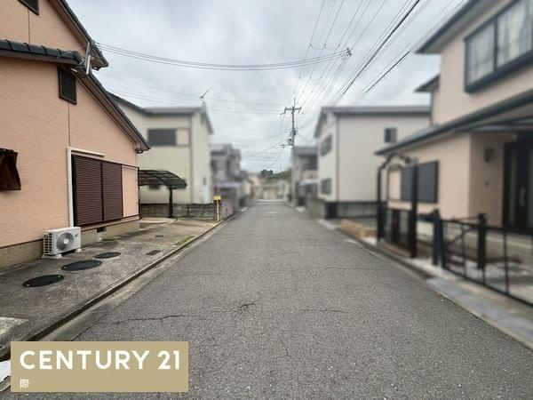 和歌山市桑山　中古戸建の前面道路含む現地写真