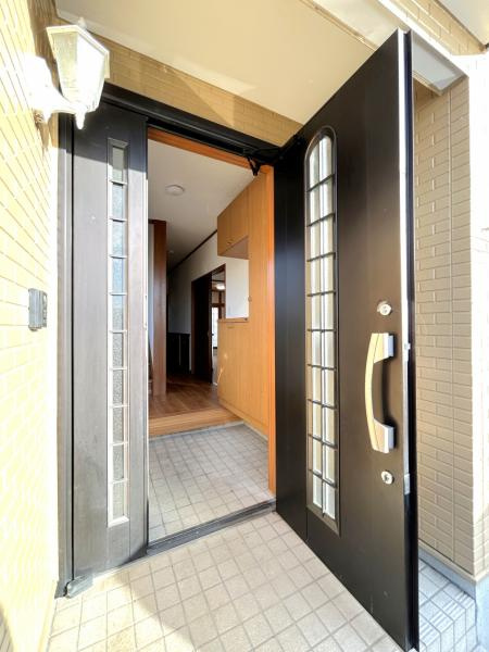 宇都宮市竹林町　４ＬＤＫ　中古住宅の玄関