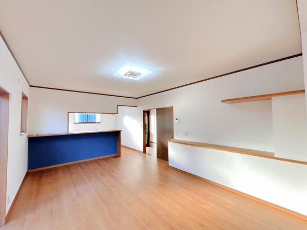 宇都宮市竹林町　４ＬＤＫ　中古住宅の居間・リビング