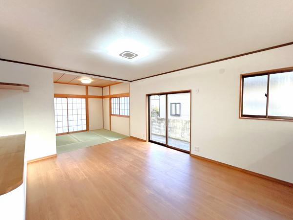 宇都宮市竹林町　４ＬＤＫ　中古住宅の居間・リビング