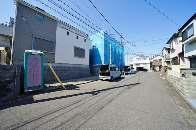 【横浜市旭区白根5丁目69-2全2棟新築戸建て】★仲介手数料無料★（白根小学校・今宿中学校）の前面道路含む現地写真