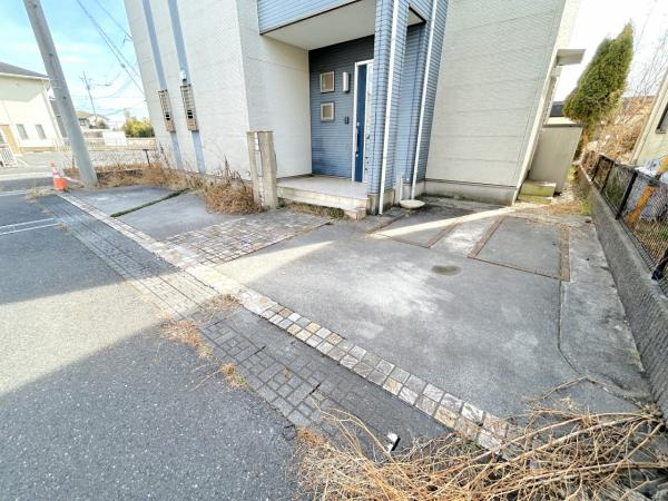 宇都宮市江曽島町　3ＬＤＫ　中古住宅の駐車場