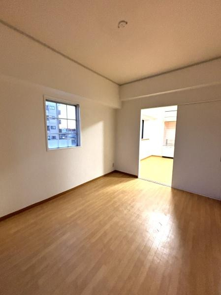 ケイアンドティ大正の洋室