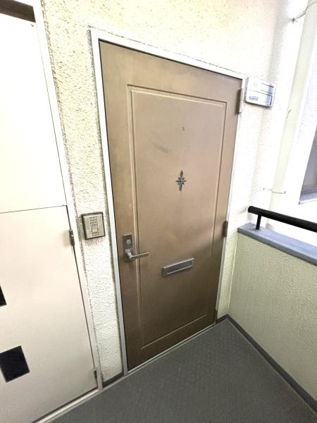 ケイアンドティ大正の玄関