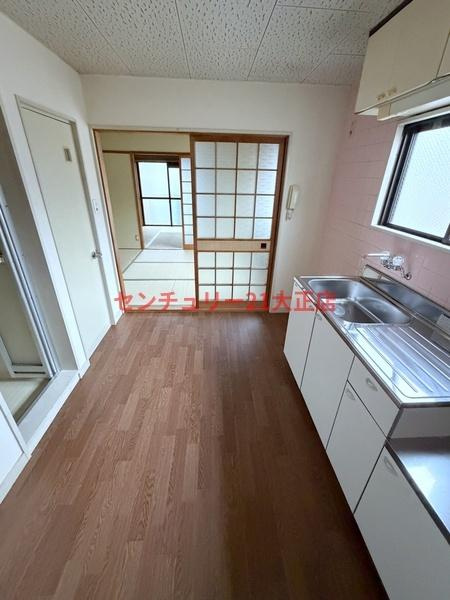 メゾンノアの居間・リビング|★玄関側から見た室内★